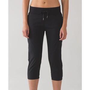61 LULULEMON DANCE STUDIO BLACK UNLINED CROP CAPRI JOGGERS PANTS sz 6